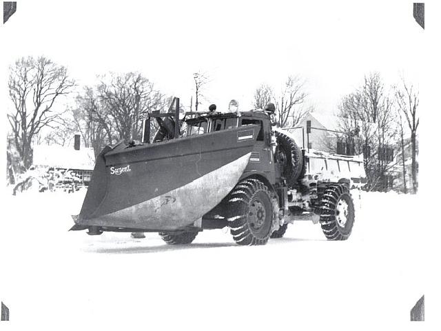 http://www.badgoat.net/Old Snow Plow Equipment/Trucks/Walter 100 Traction/Mass DPW Snowfighters/GW640H480-1.jpg